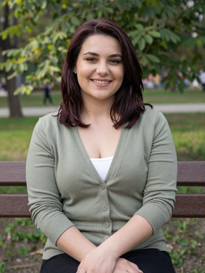 Naida, 26, a verified Bosnian woman from Tuzla with auburn hair seeking relationship on Dating4u